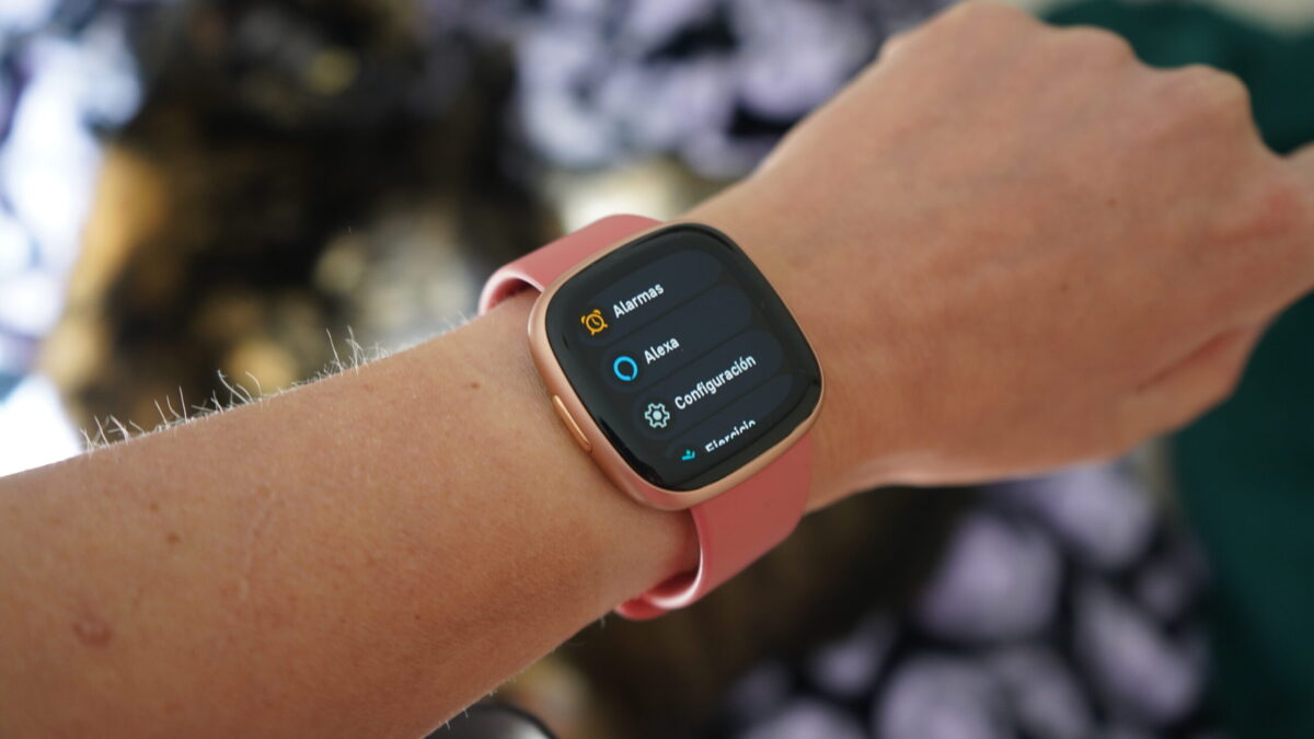 Desilusión voluntario aprendiz Fitbit Versa 4, una interesante alternativa al Apple Watch