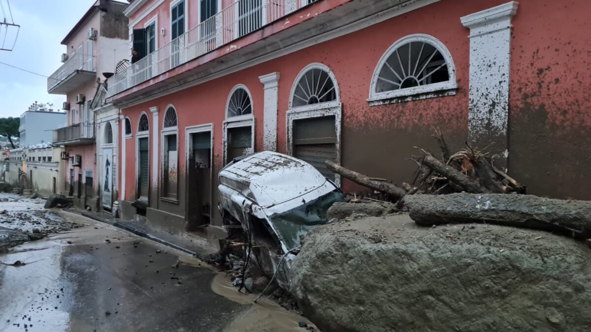 (VÍDEO) Al menos ocho muertos y seis desaparecidos por una fuerte riada que ha provocado un corrimiento de tierra en Italia