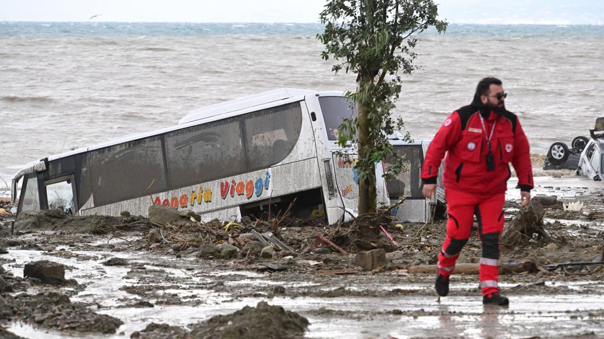Más de 1.000 personas son evacuadas en Ischia ante el riesgo de nuevos deslizamientos de tierra