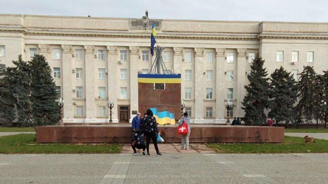 (VÍDEO) Ucrania recupera Jersón: su bandera ya ondea en el centro de la ciudad
