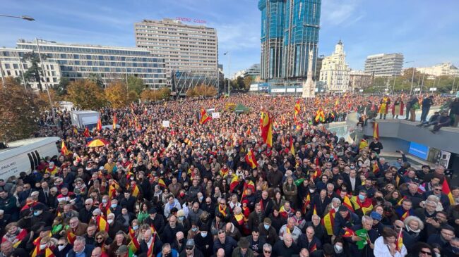 (VÍDEO) Vox llama a la "reacción social" contra el Gobierno de Sánchez en una multitudinaria manifestación