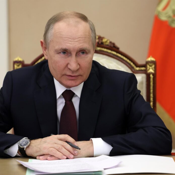 Putin firma una ley que permite movilizar a presos con delitos graves