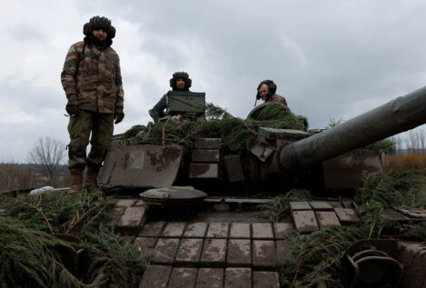 La UE pone en marcha la misión para entrenar a 15.000 militares de Ucrania