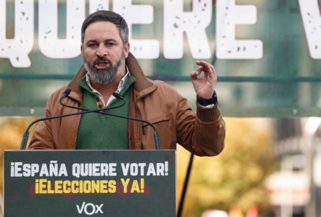 Vox se crece ante miles de personas: defiende a Toscano y acusa a Sánchez de traición