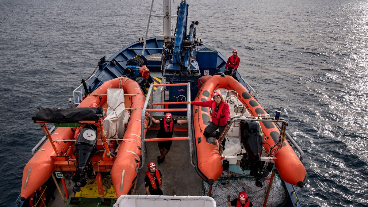 El barco Aita Mari paraliza su misión de rescate en el Mediterráneo por el bloqueo de Italia