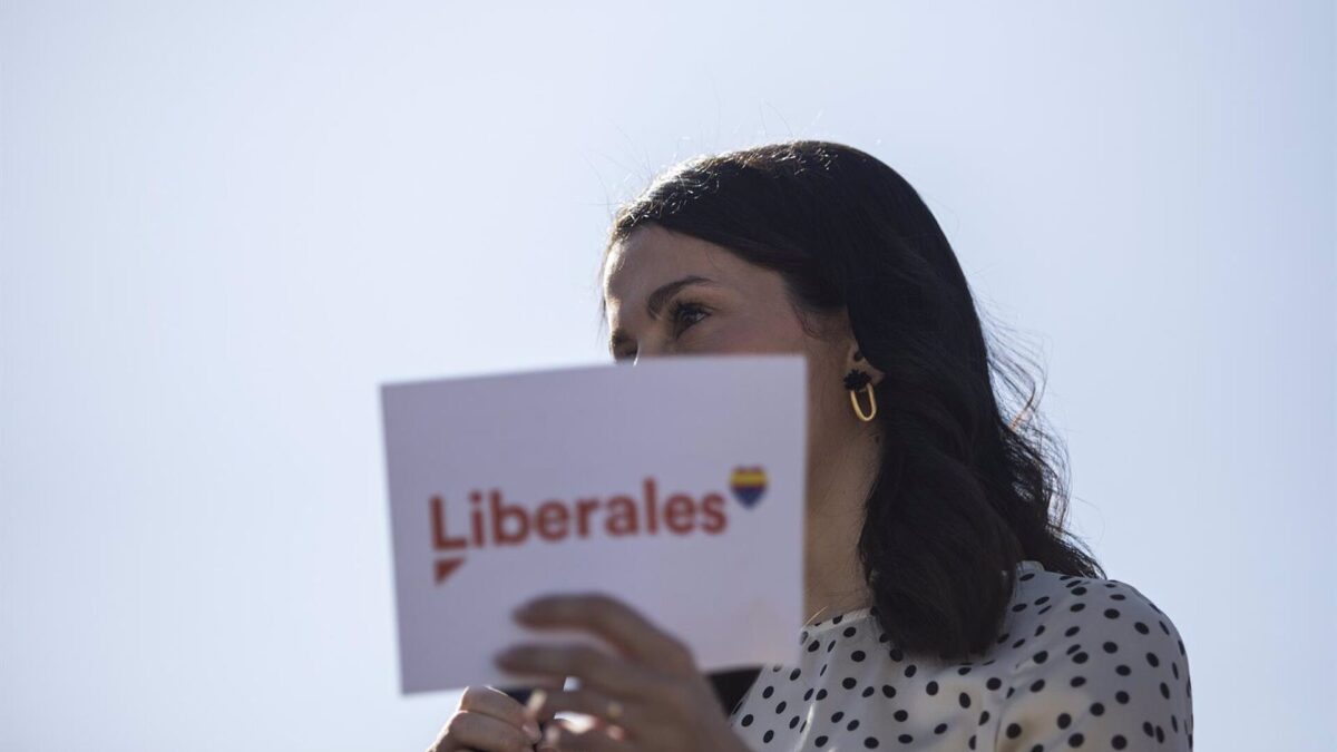 Arrimadas llamó a Abascal para presionar al PP a presentar una moción contra Sánchez