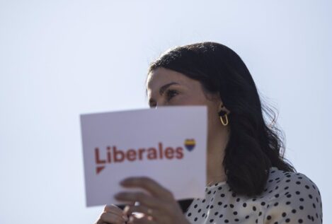 Arrimadas llamó a Abascal para presionar al PP a presentar una moción contra Sánchez