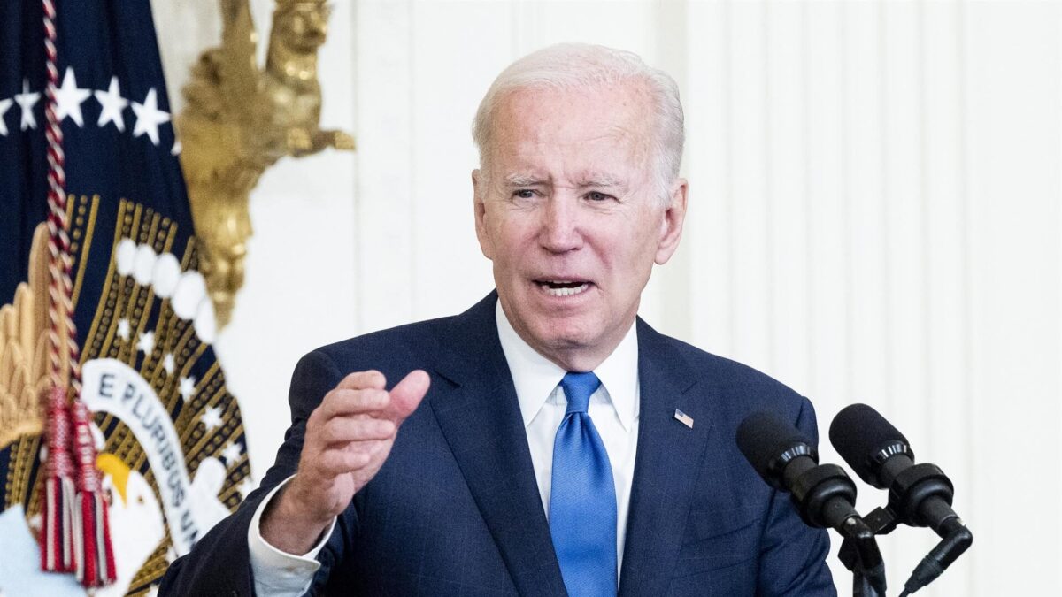 Biden dice que la compra de Twitter por Musk puede suponer una amenaza para la seguridad nacional