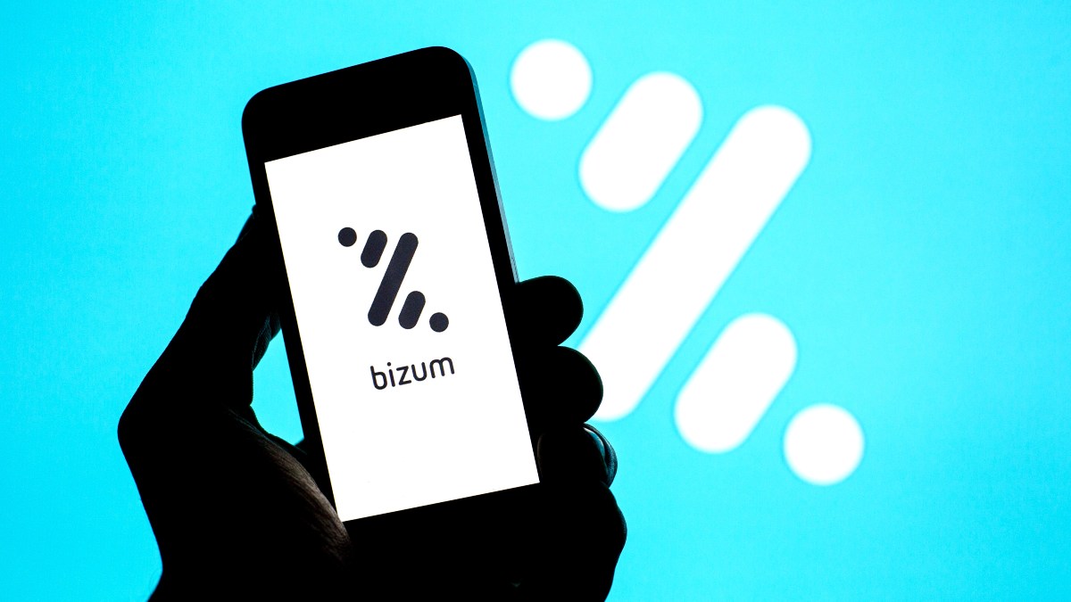 La Guardia Civil desmiente la 'estafa' de Bizum:  estos son los bulos que circulan por WhatsApp
