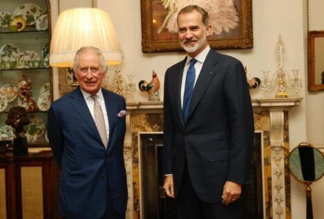 El rey Felipe VI se reúne con Carlos III en un encuentro privado en Londres