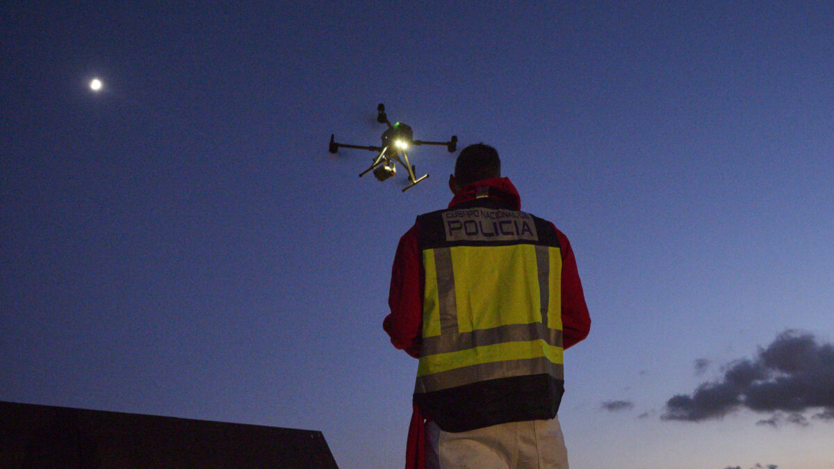 La Policía impide que un dron con un teléfono y whisky entre en la cárcel de El Puerto (Cádiz)