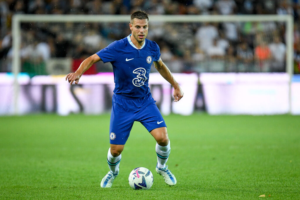 César Azpilicueta (central)