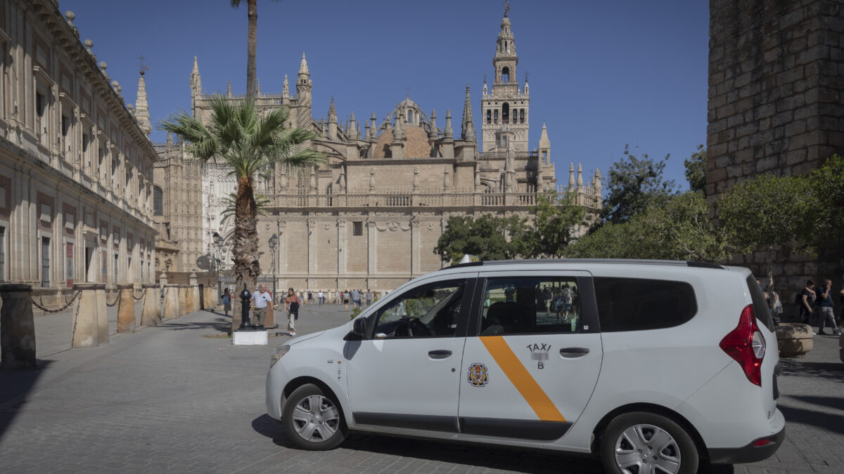 Un médico salva la vida a un taxista que le llevaba al hospital y sufrió un infarto