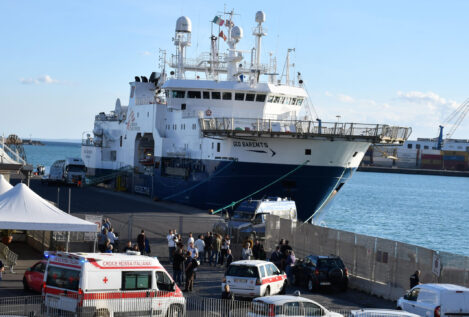 La ONU reclama el desembarco «urgente» de los inmigrantes rescatados en el Mediterráneo