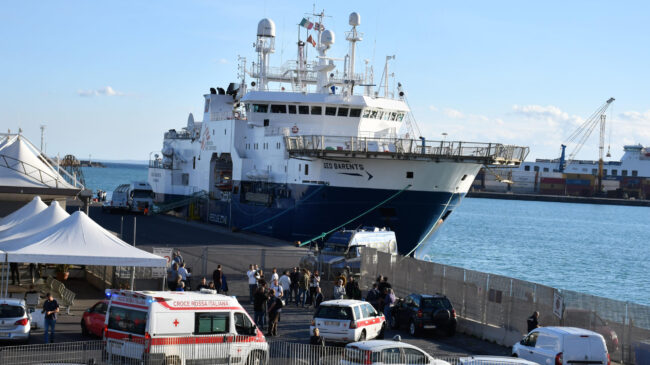 La ONU reclama el desembarco «urgente» de los inmigrantes rescatados en el Mediterráneo