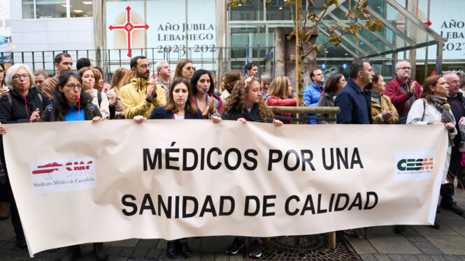 Sanidad y el Sindicato Médico llegan a un preacuerdo para finalizar la huelga en Cantabria