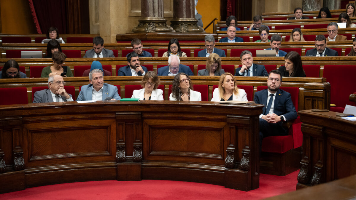 El Parlamento catalán constata la «pérdida de confianza» de Pere Aragonès