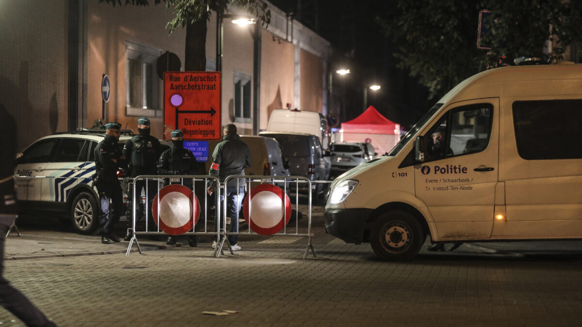 Muere un policía y otro resulta herido tras un apuñalamiento en Bruselas