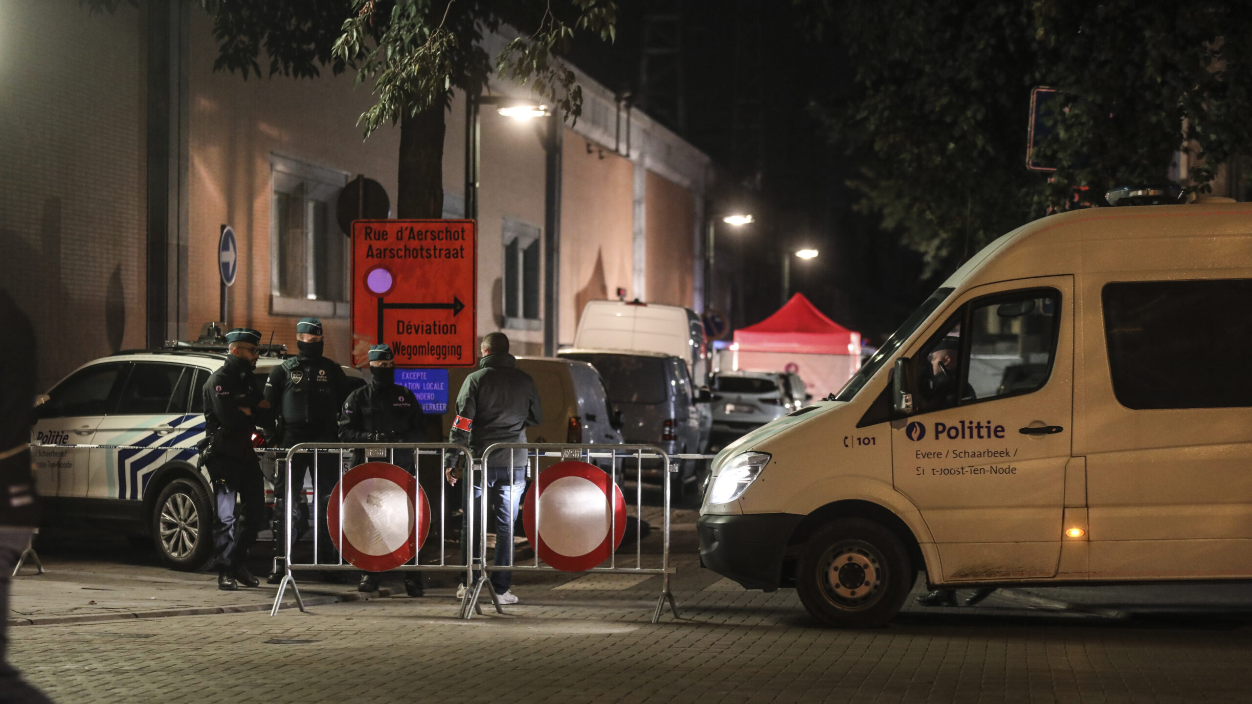 Muere un policía y otro resulta herido tras un apuñalamiento en Bruselas