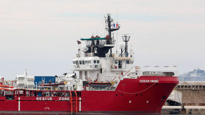 Francia niega el asilo a más de la mitad de los inmigrantes del barco que rechazó Italia