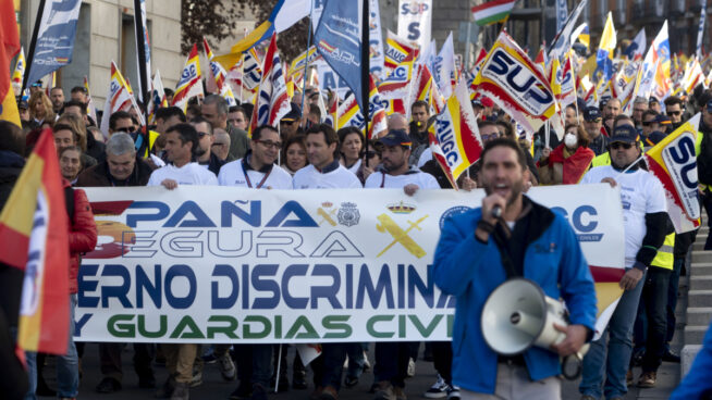 Los agravios con Mossos y Ertzaintza sacan a miles de policías a la calle contra el Gobierno