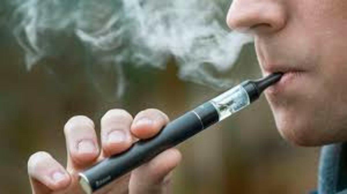 La Unión Europea prohíbe el tabaco con sabor en cigarrillos electrónicos como parte de la "estrategia contra el cáncer"