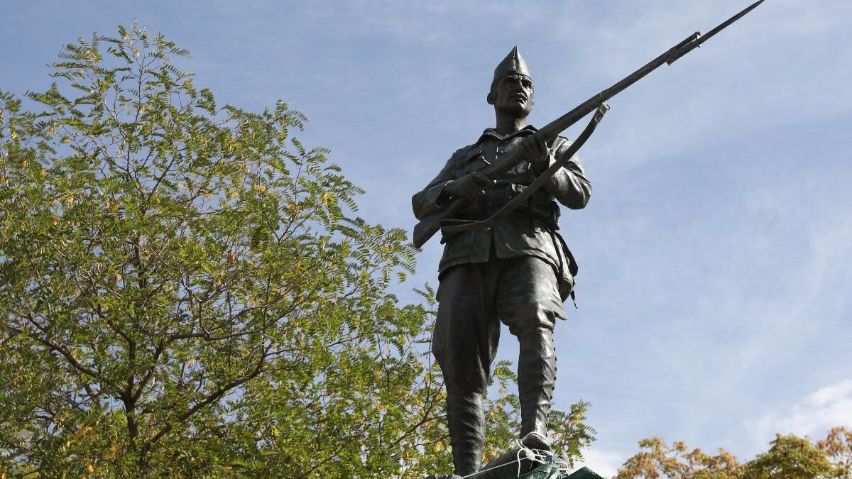 Malestar en la Legión con Robles y Almeida por  el bajo perfil en la inauguración de su estatua