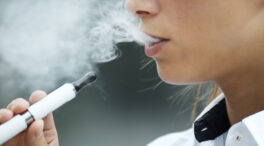 Los mitos de los cigarrillos electrónicos: no ayudan a dejar de fumar y son tóxicos y cancerígenos