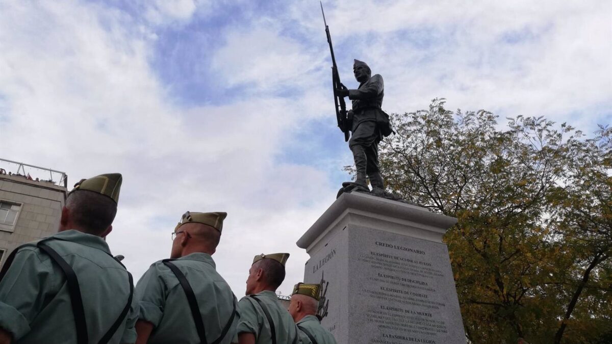 Almeida recuerda al general Millán Astray en la inauguración de la estatua de la Legión