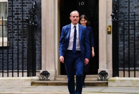 Reino Unido ordena una investigación contra el viceprimer ministro por intimidar a funcionarios