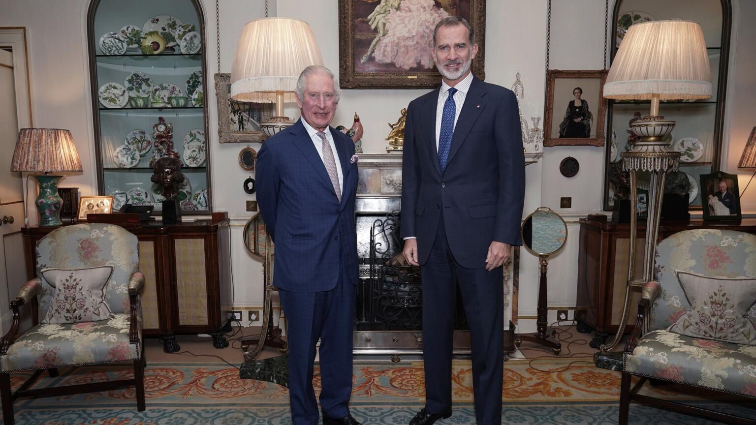 El Rey destaca la afinidad con Reino Unido e invita a Carlos III a visitar España