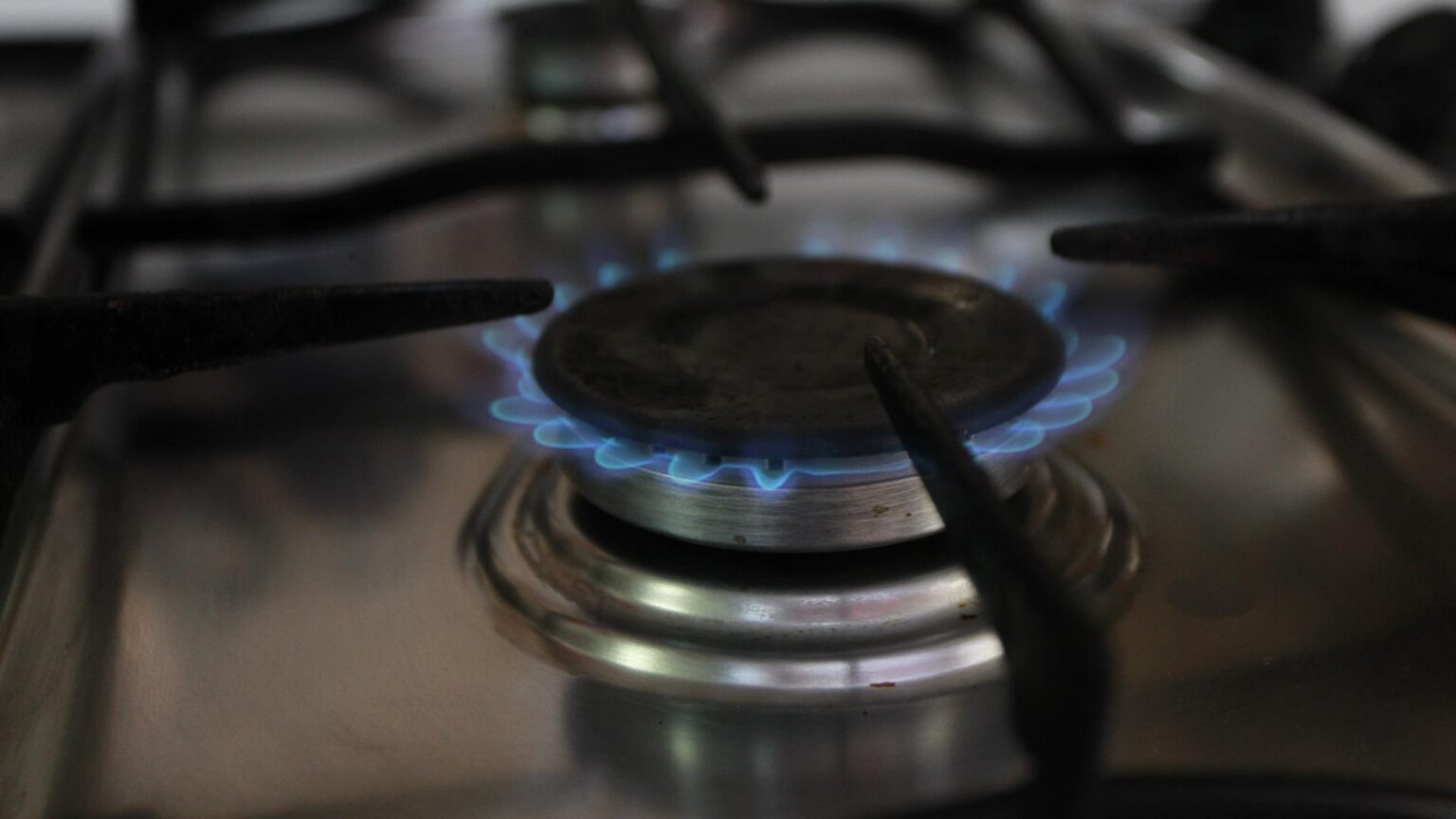 Bruselas propone un tope de 275 euros al precio de las compras de gas