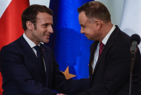 El presidente de Polonia cuelga el teléfono a un impostor que suplantaba a Macron