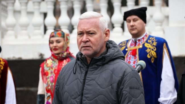 Ucrania multa al alcalde de Járkov por hablar ruso en los canales oficiales