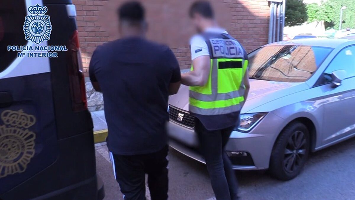 Cientos de tuiteros ayudan a la Policía a resolver el crimen de la etiqueta en Vallecas