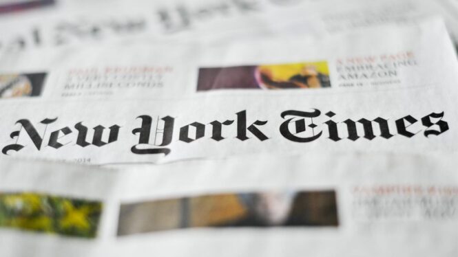 Un hombre entra con una espada y un hacha a la redacción del periódico ‘The New York Times’