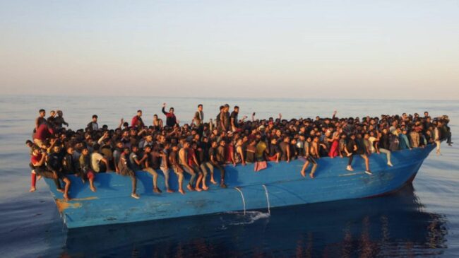Italia se niega a permitir la entrada de ilegales recogidos por varias ONG en el Mediterráneo