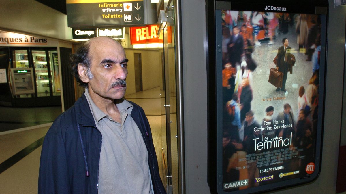 Muere en un aeropuerto de París el refugiado iraní que inspiró la película ‘La Terminal’