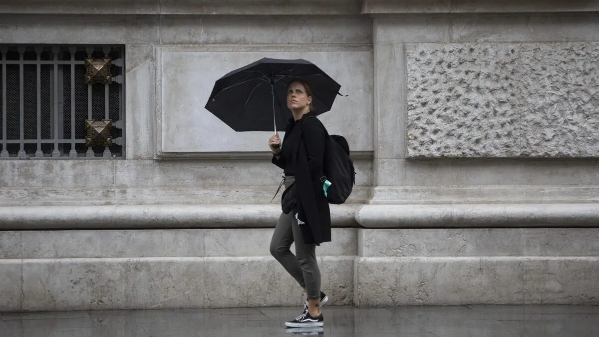 Las temperaturas bajan con riesgo por lluvia, viento, olas y nieve en el norte y Baleares