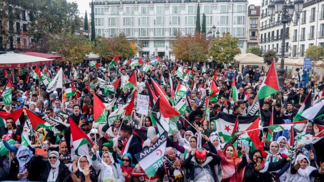 Cientos de personas protestan contra el «retroceso» del Gobierno con el Sáhara