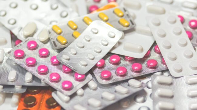 Se dispara la venta de medicamentos para tratar la covid y la gripe: atención a sus efectos secundarios
