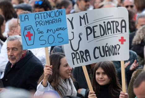 Cientos de personas protestan para avisar de que Madrid «se queda sin médicos»