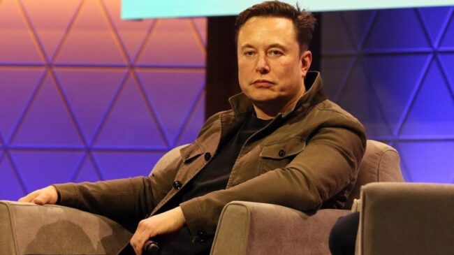 Elon Musk anuncia que aplicará una "amnistía" a las cuentas suspendidas de Twitter: "El pueblo ha hablado"