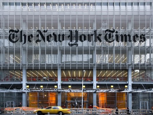 Un hombre intenta entrar con una espada y un hacha en ‘The New York Times’ exigiendo hablar con «la sección de política»