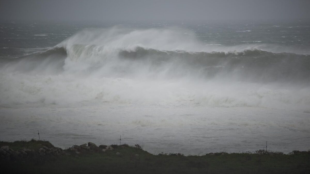 Siete comunidades autónomas en alerta naranja por fuerte viento, intenso oleaje y nieve