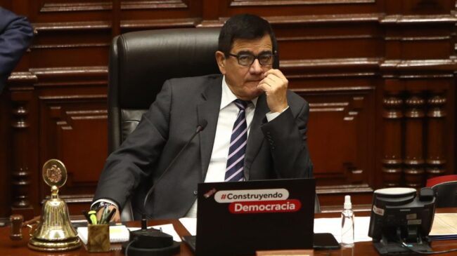 El presidente del Congreso de Perú acusa al Gobierno de Castillo de querer cerrar la Cámara