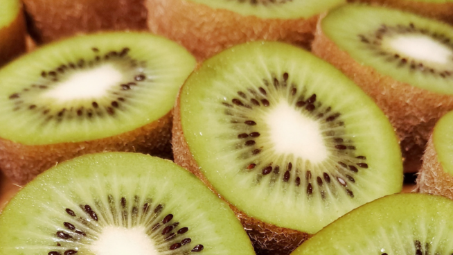 Estos son los beneficios de comer la piel del kiwi