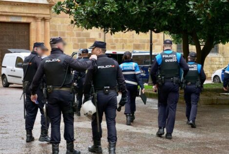 Un juez cancela las oposiciones a la Policía de Oviedo por el requisito de estatura a las mujeres