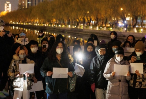 La Policía china detiene a un periodista de la 'BBC' que cubría las protestas por la covid