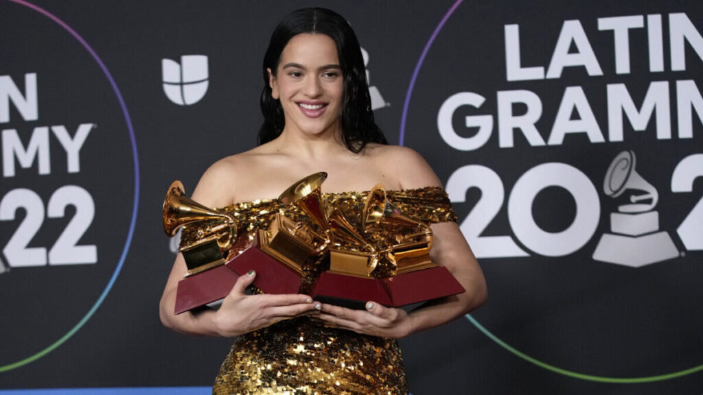 Rosalía en la 23 edición de los Grammy Latinos.